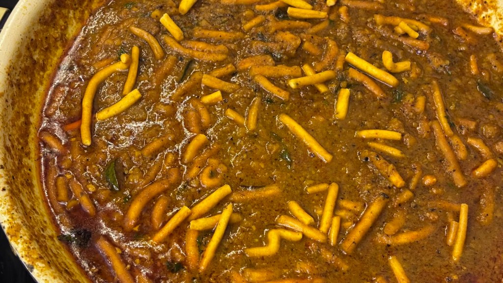 खानदेशी शेव भाजी | Khandeshi Shev Bhaji Recipe in Marathi